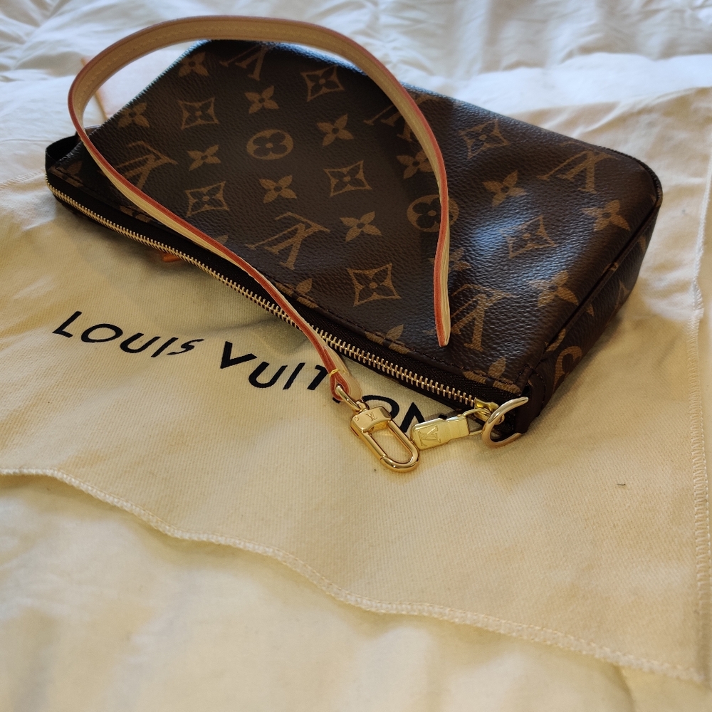 Louis Vuitton Pochette Acessoires